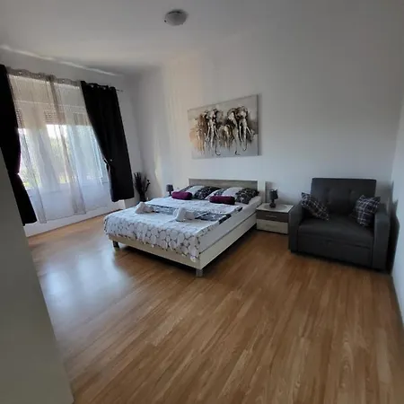 Apartment With Free Parking And Large Balcony
