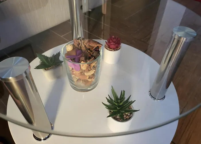 Apartment With Free Parking And Large Balcony *