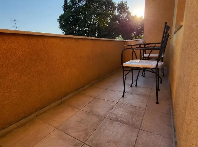 Apartment With Free Parking And Large Balcony