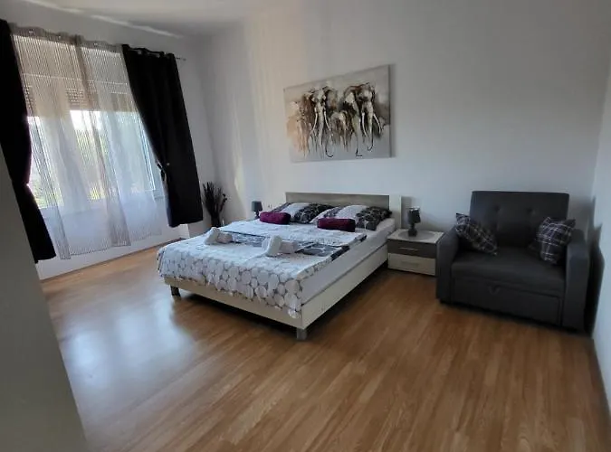Apartment With Free Parking And Large Balcony