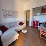 With Free Parking And Large Balcony Apartamento