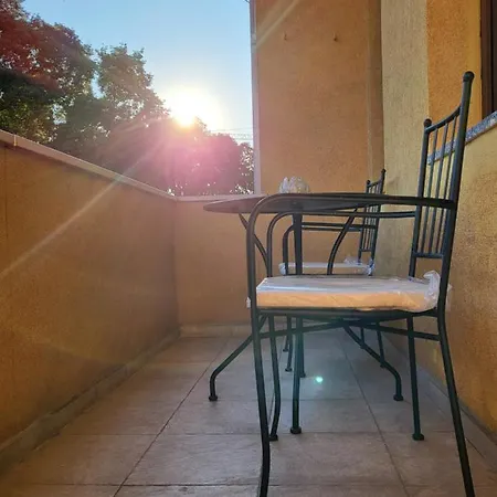 With Free Parking And Large Balcony *