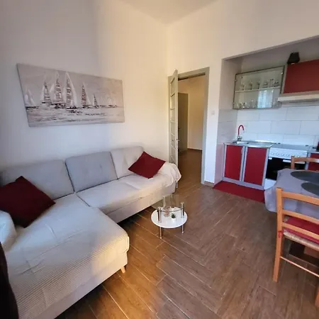 With Free Parking And Large Balcony Lejlighed