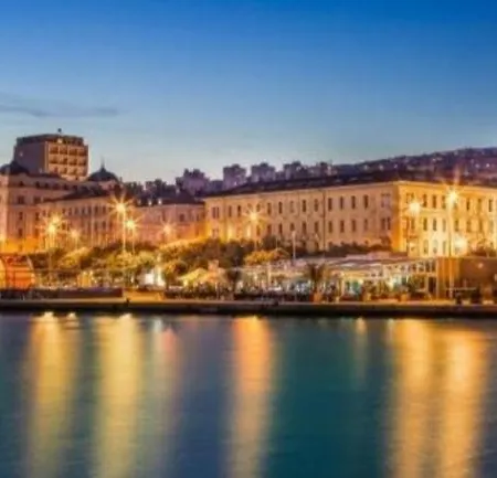 With Free Parking And Large Balcony Lejlighed