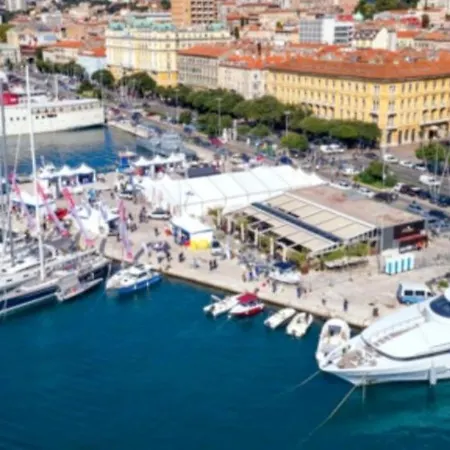 With Free Parking And Large Balcony Lejlighed