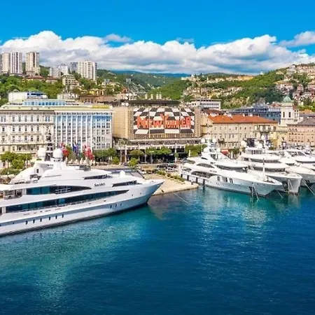 With Free Parking And Large Balcony Rijeka