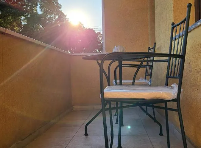 With Free Parking And Large Balcony *