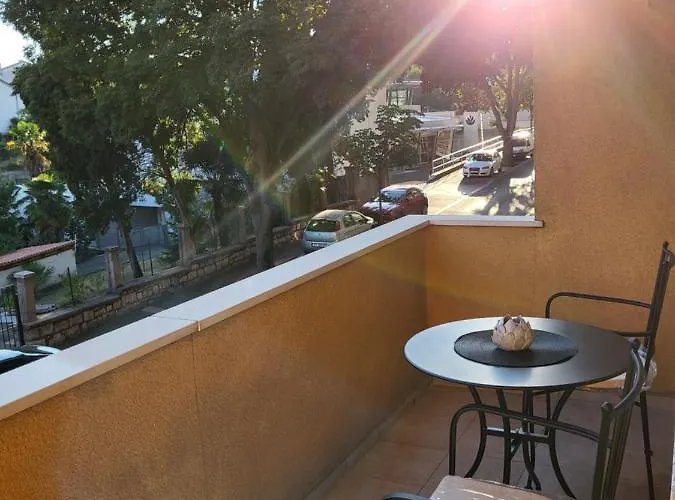 With Free Parking And Large Balcony