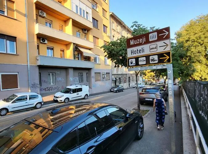 With Free Parking And Large Balcony * Rijeka